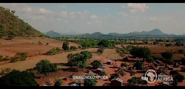 trendsBangnolly Africa - Beautiful African Maidens get quick outdoor blowjob